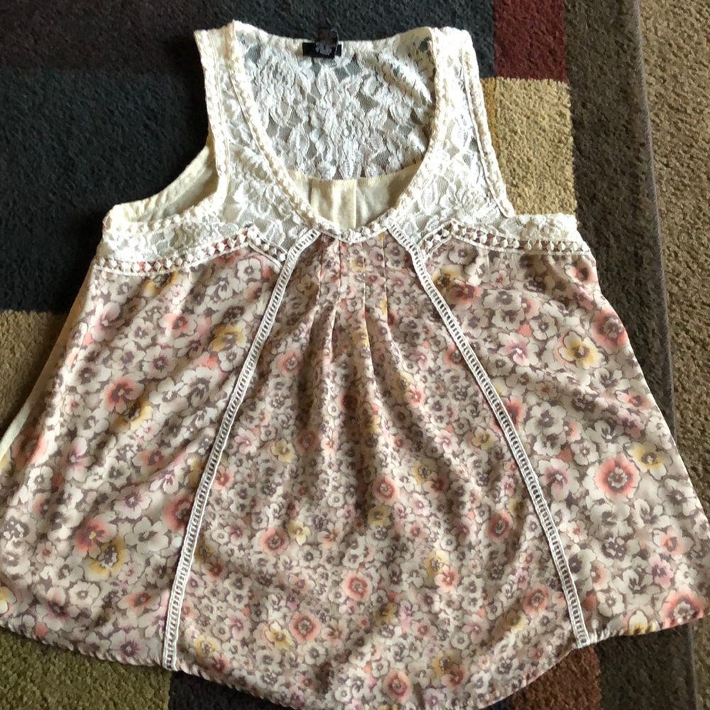 RUE 21 floral and lace tank top